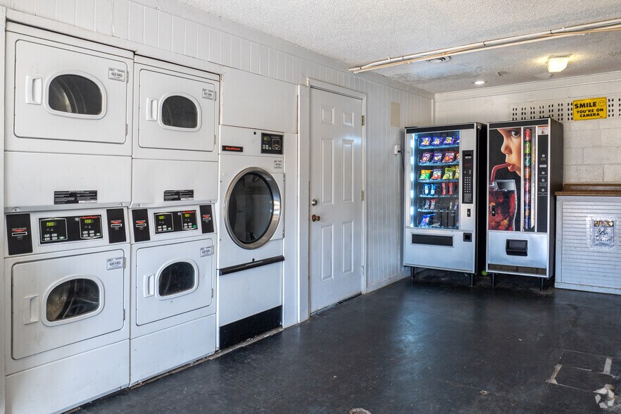 More Photos Of 1988 Plaza Ln SW, Atlanta Apartments For Sale