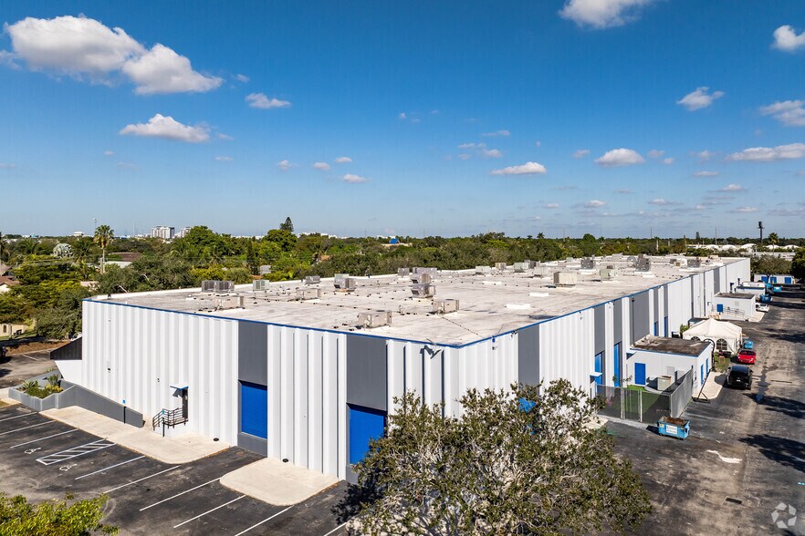 More Photos Of 2100-2290 SW 71st Ter, Davie Warehouse For Sale