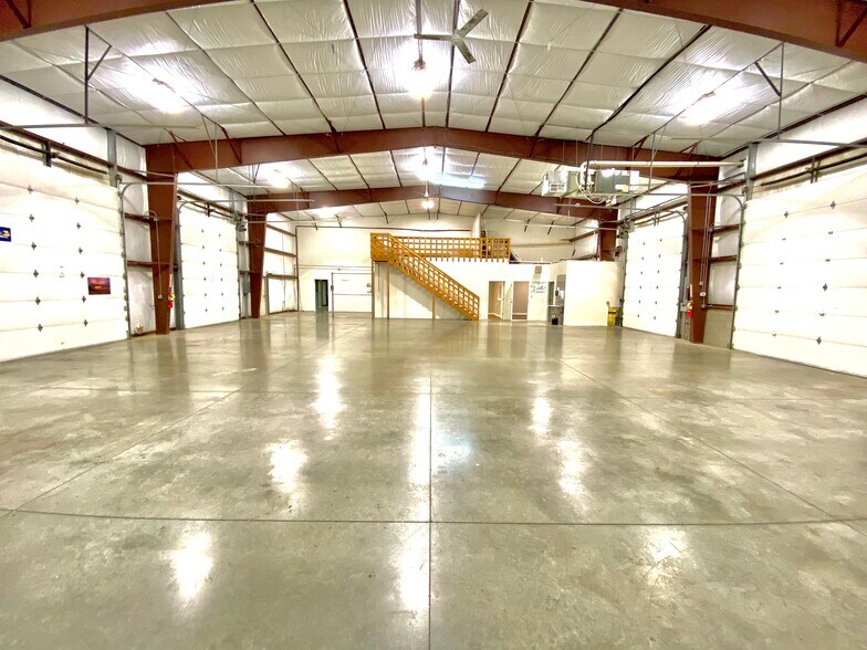 More Photos Of 2101 Oak Ave, Yakima Warehouse For Lease