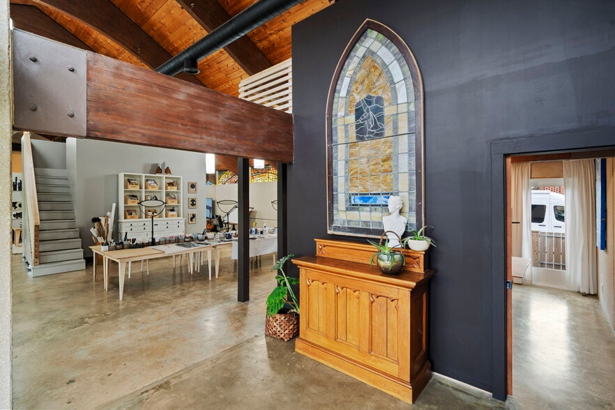 More Photos Of 4720 Avenue O 1/2, Galveston Showroom For Sale