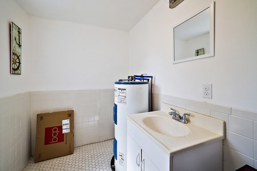 More Photos Of 324 N Texas Ave, Tavares Office For Lease