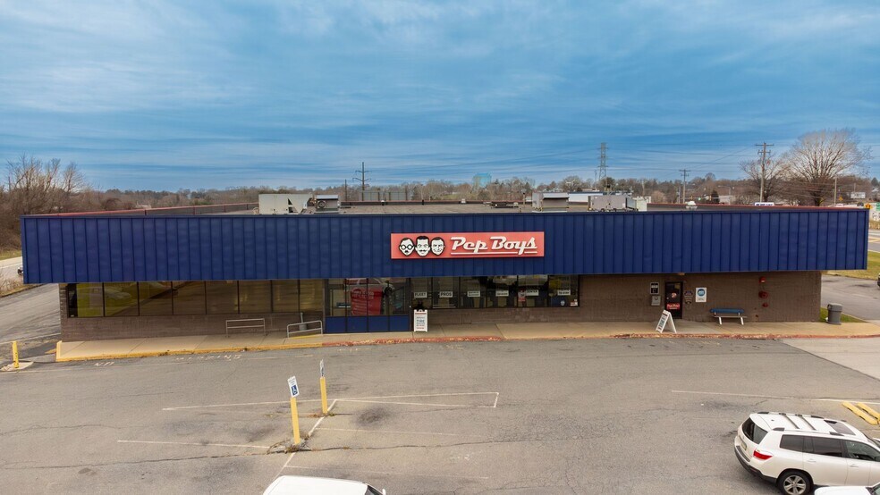 More Photos Of 2080 Lincoln Hwy E, Lancaster Auto Repair For Lease