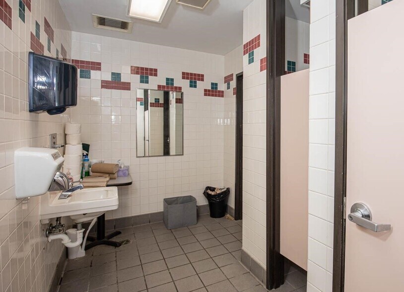 More Photos Of 1630 Commercial St, Warsaw Restaurant For Sale