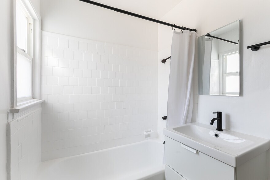 More Photos Of 2243-2245 S Ridgeley Dr, Los Angeles Apartments For Sale