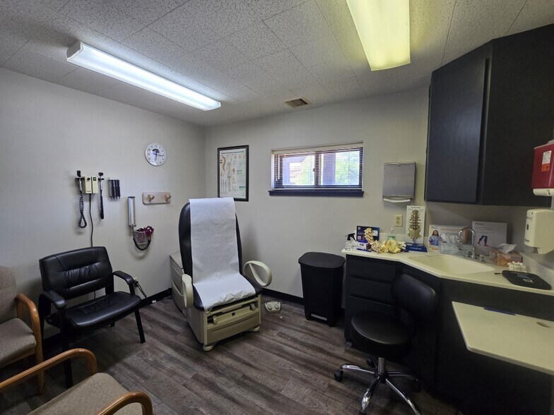 More Photos Of 999 Division St, Prescott Medical For Sale
