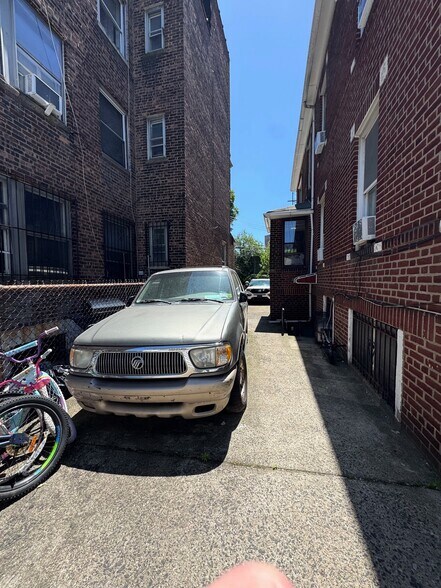 More Photos Of 8625 59th Ave, Elmhurst Apartments For Sale