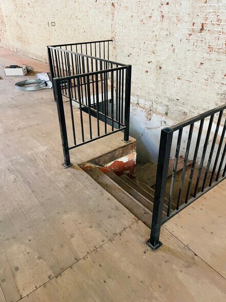 More Photos Of 327 S Broadway, Los Angeles Restaurant For Lease