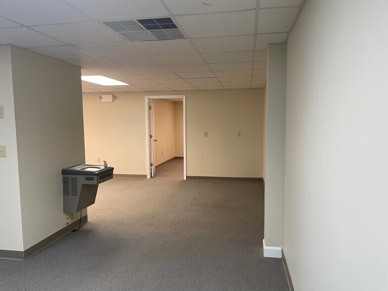 More Photos Of 4010 E North St, Greenville Office For Lease