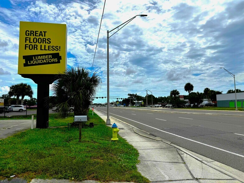 More Photos Of 2214 N Washington Blvd, Sarasota Warehouse For Lease
