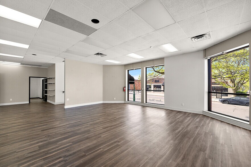 More Photos Of 150 E University Dr, Rochester Storefront Retail Office For Lease