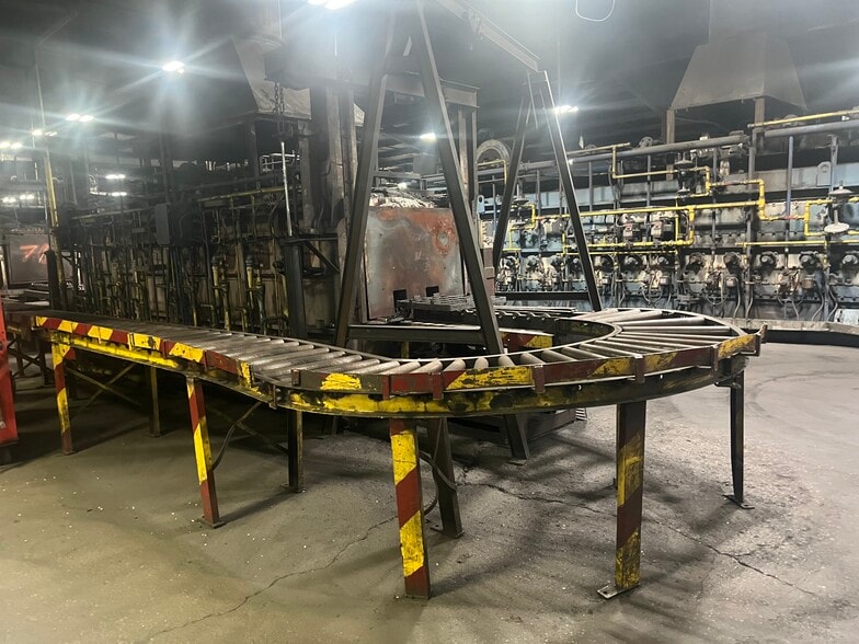 More Photos Of 400 S Gray St, Albany Manufacturing For Sale