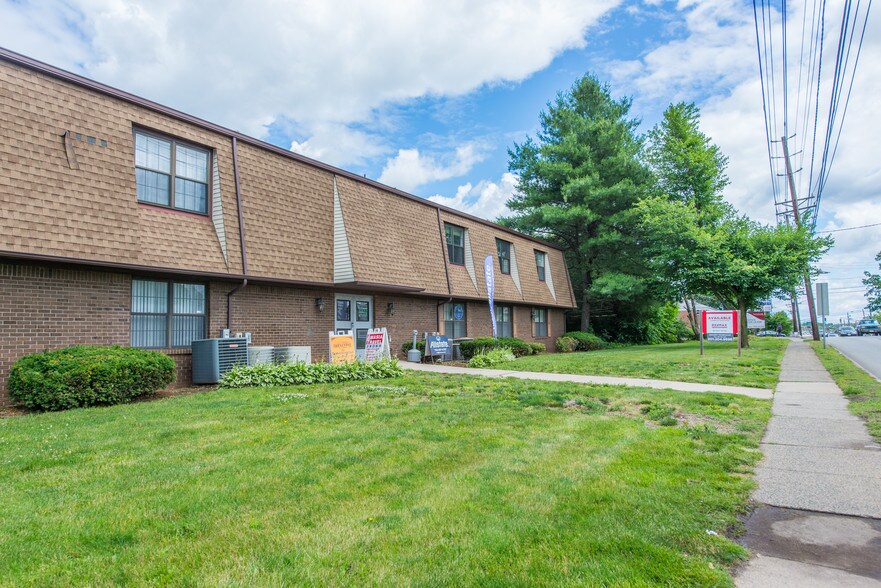 More Photos Of 1967 Lincoln Hwy, Edison Office For Sale