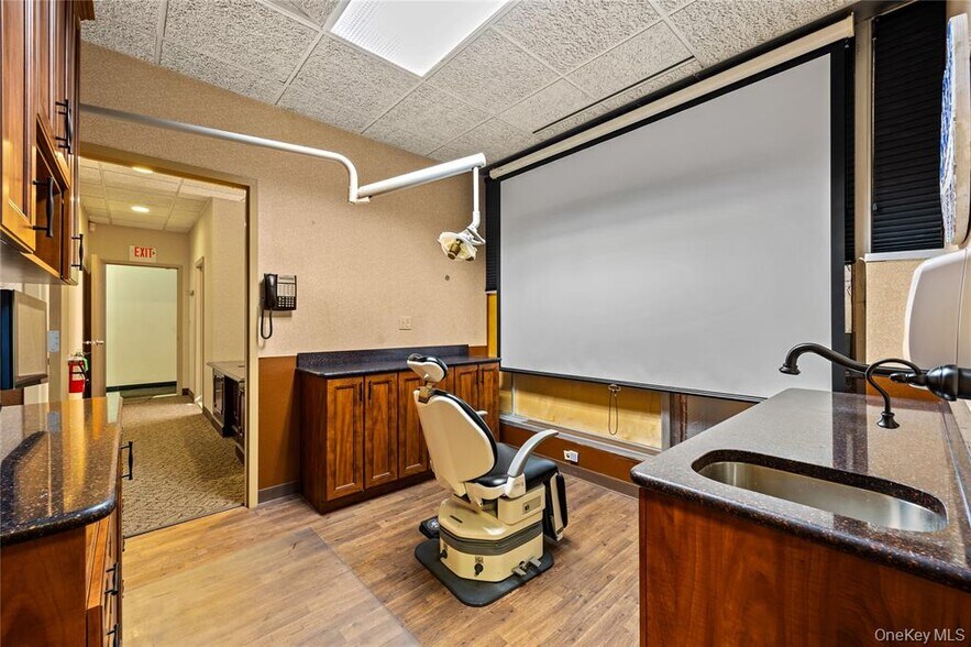 More Photos Of 1171 Old Country Rd, Plainview Medical For Sale