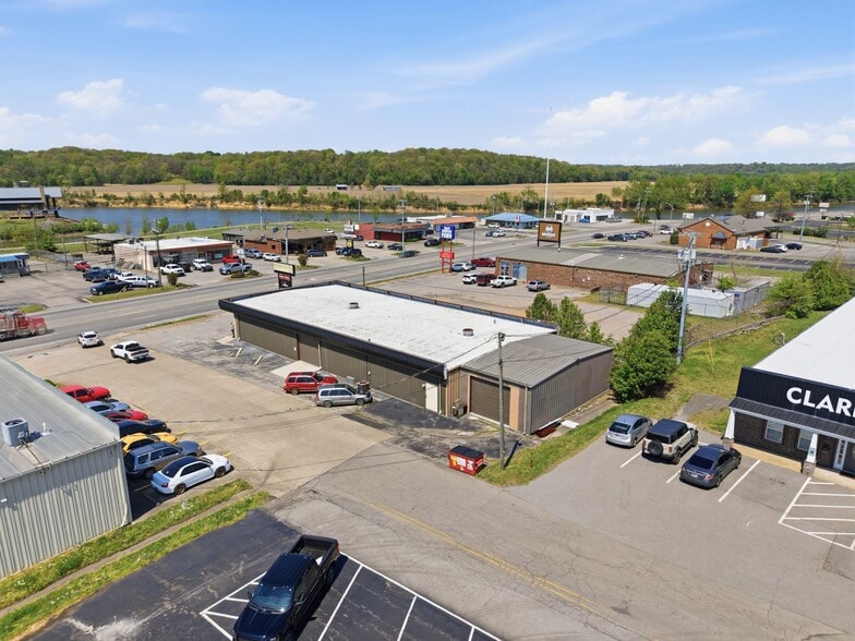 Primary Photo Of 1015 S Riverside Dr, Clarksville General Retail For Sale
