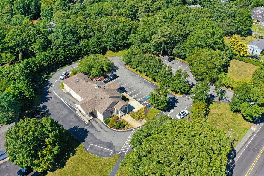 More Photos Of 4 Sandwich Rd, Teaticket Bank For Lease