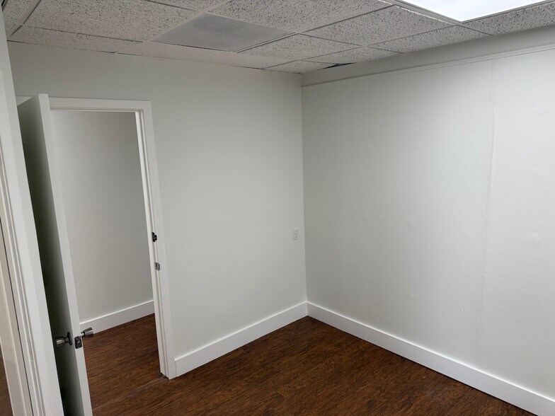 More Photos Of 244 E US Highway 69, Claycomo Office For Lease