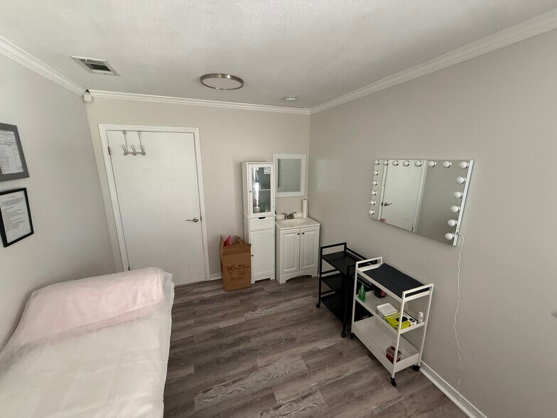 More Photos Of 105 W Camphor Ave, Foley Medical For Lease