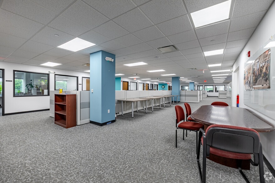 More Photos Of 611 River Dr, Elmwood Park Office For Sale
