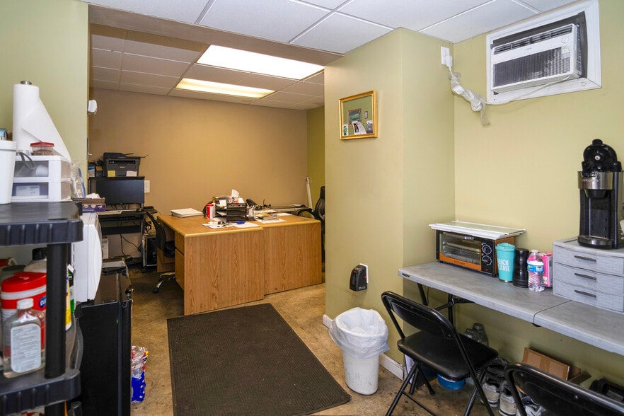 More Photos Of 344 Main Rd, Vineland Freestanding For Sale