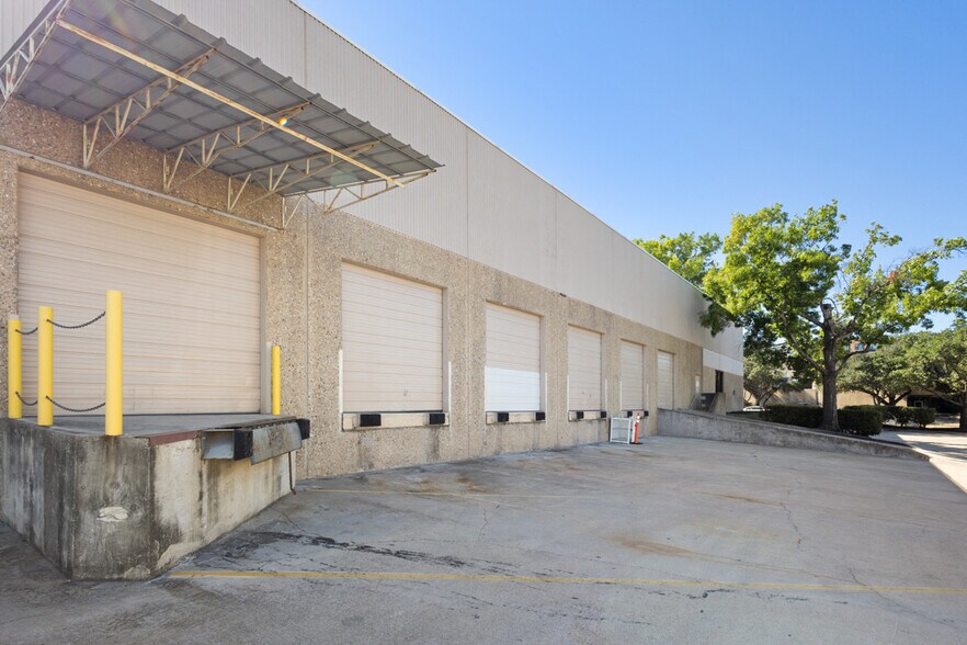 More Photos Of 2020 Rutland Dr, Austin Unknown For Lease
