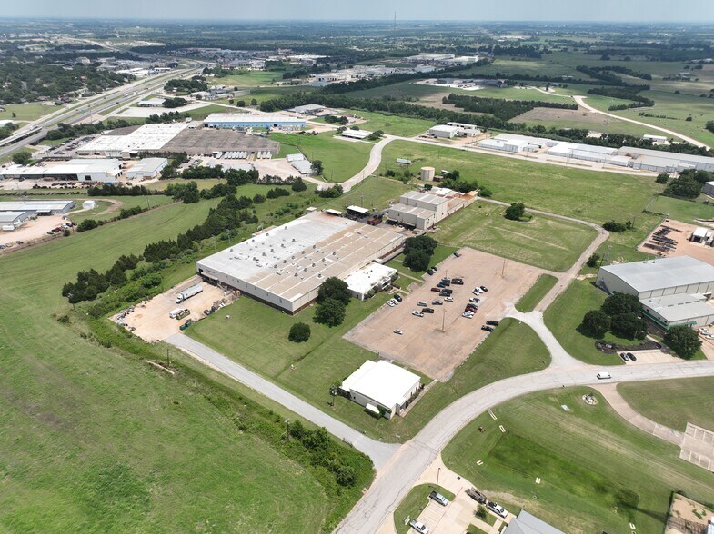 More Photos Of 1901 Longwood Dr, Brenham Manufacturing For Sale