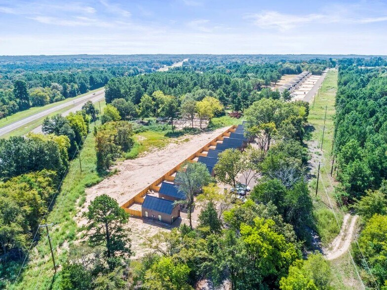 More Photos Of 20048 County Road 4118 Rd, Lindale Apartments For Sale