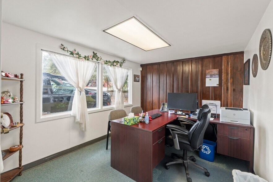 More Photos Of 2710 Manor Rd, Austin Office For Sale