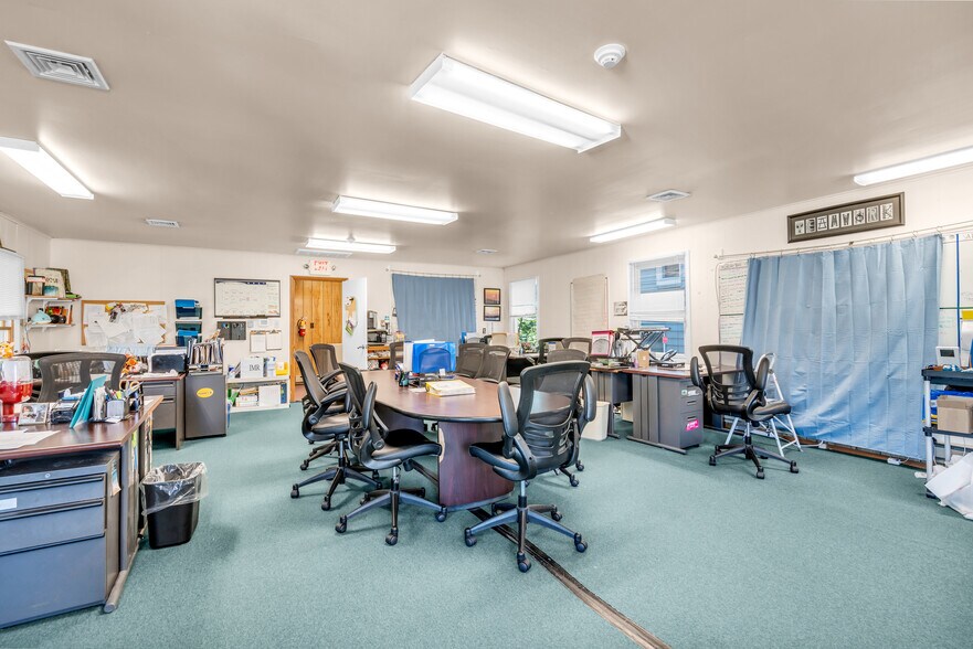 More Photos Of 122 Lien St, Toms River Office For Sale