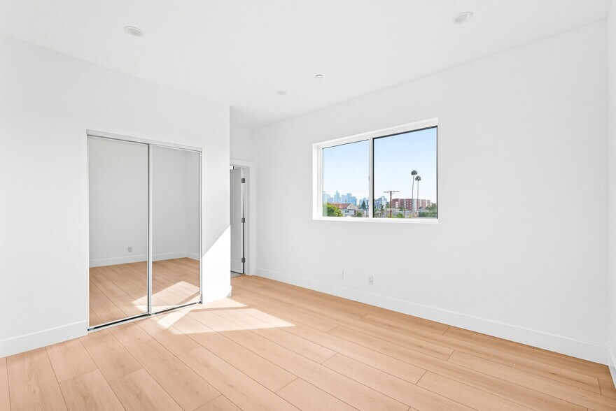 More Photos Of 1359 W 35th Pl, Los Angeles Multifamily For Sale