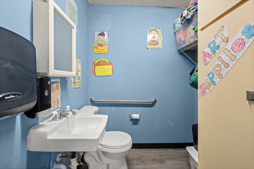 More Photos Of 5301 Memorial Hwy, Tampa Daycare Center For Sale
