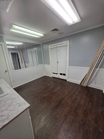More Photos Of 4542 Raeford Rd, Fayetteville Office For Lease