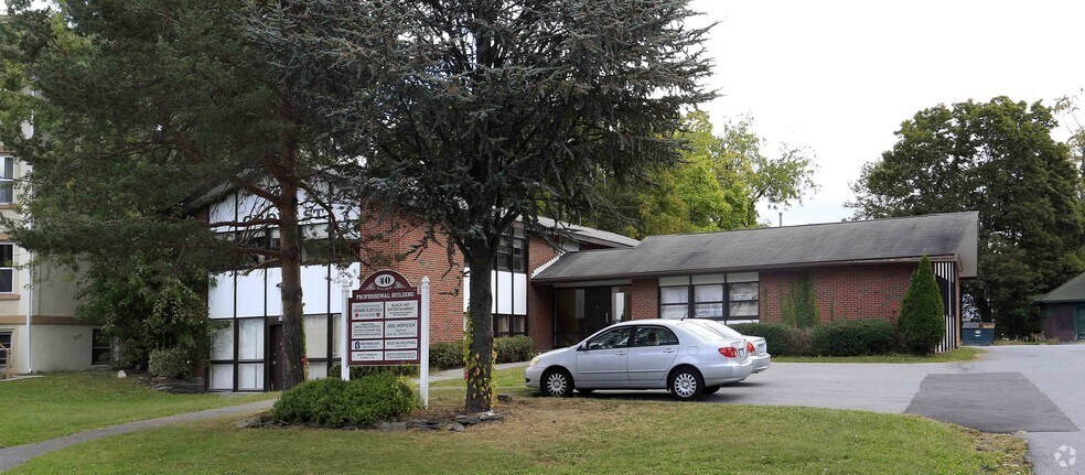 More Photos Of 40 Grove St, Middletown Medical For Lease