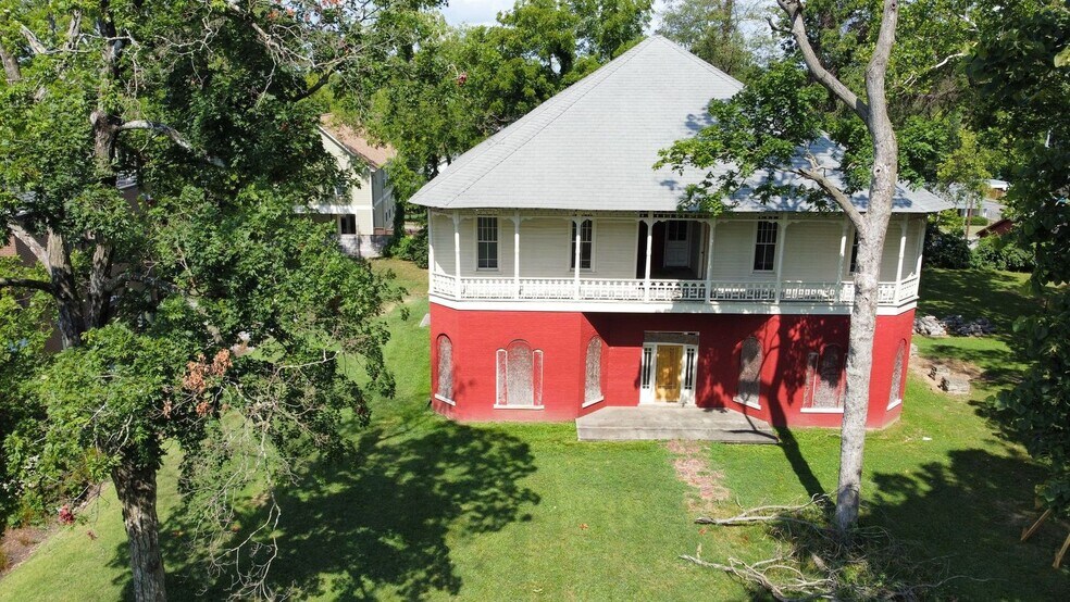 More Photos Of 908 Meridian St, Nashville Freestanding For Lease