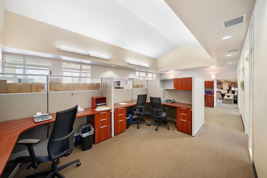 More Photos Of 102 S Vine St, Paso Robles Office For Lease