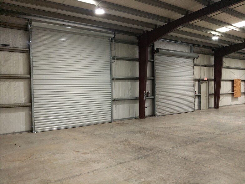 More Photos Of 5870 Old Pascagoula Rd, Theodore Warehouse For Lease