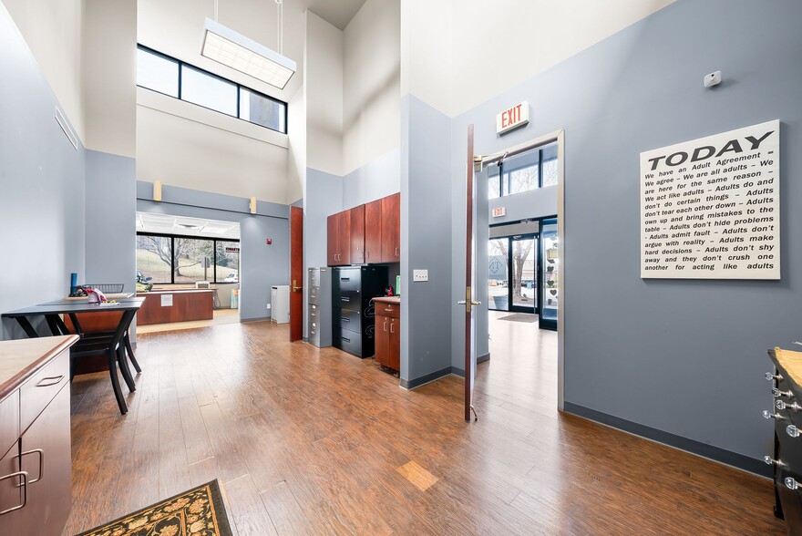 More Photos Of 112 Center Ct, Clarksville Office Residential For Sale