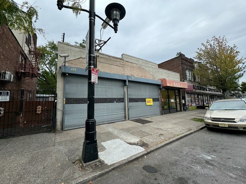 Primary Photo Of 1001-1003 Bergen St, Newark Storefront Retail Residential For Lease