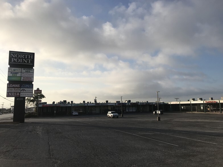 More Photos Of 4535 Fredericksburg Rd, San Antonio Unknown For Lease