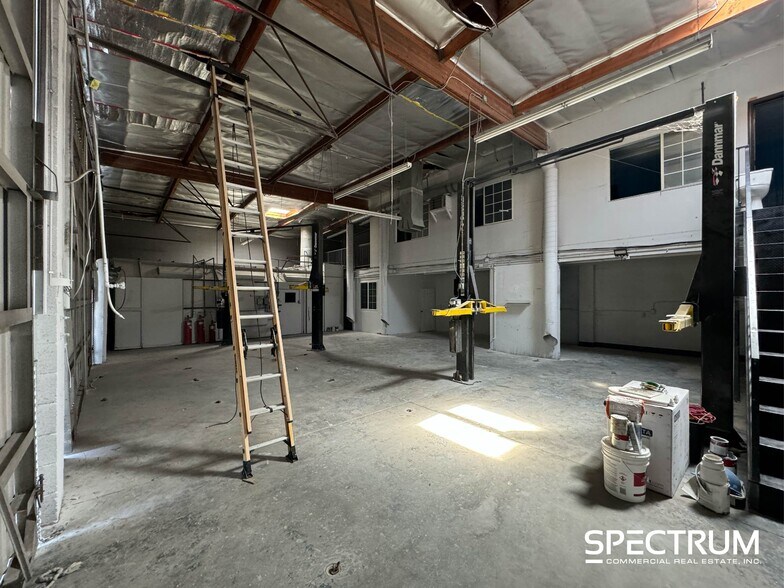 More Photos Of 18405 Eddy St, Northridge Manufacturing For Lease