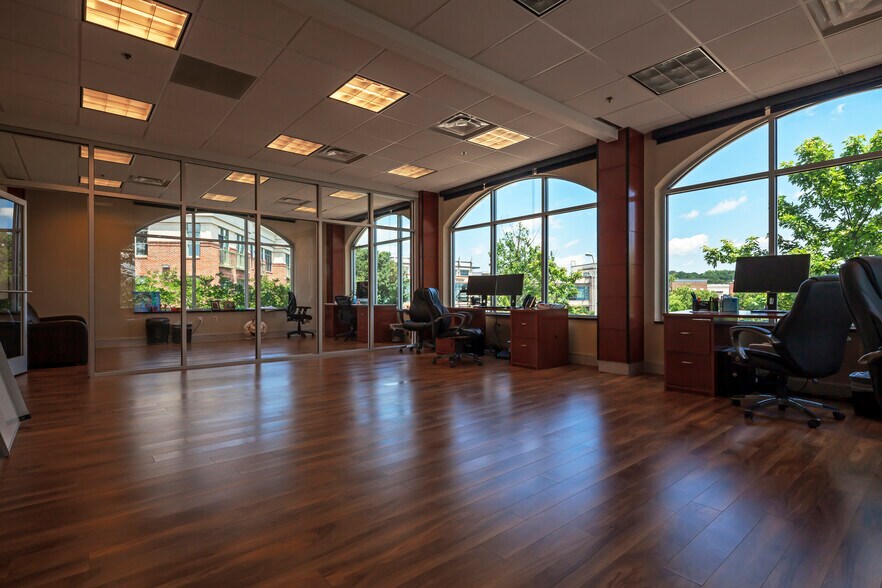More Photos Of 600 Market St, Chapel Hill Office For Lease