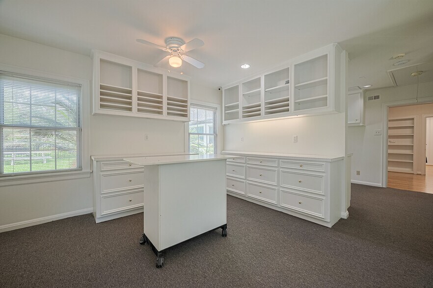 More Photos Of 826 Heights Blvd, Houston Office Residential For Sale