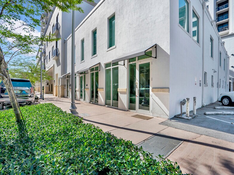 More Photos Of 4070-4090 Laguna St, Coral Gables Medical For Lease