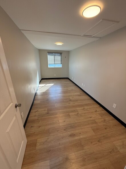 More Photos Of 178 N Lowry St, Smyrna Auto Dealership For Lease