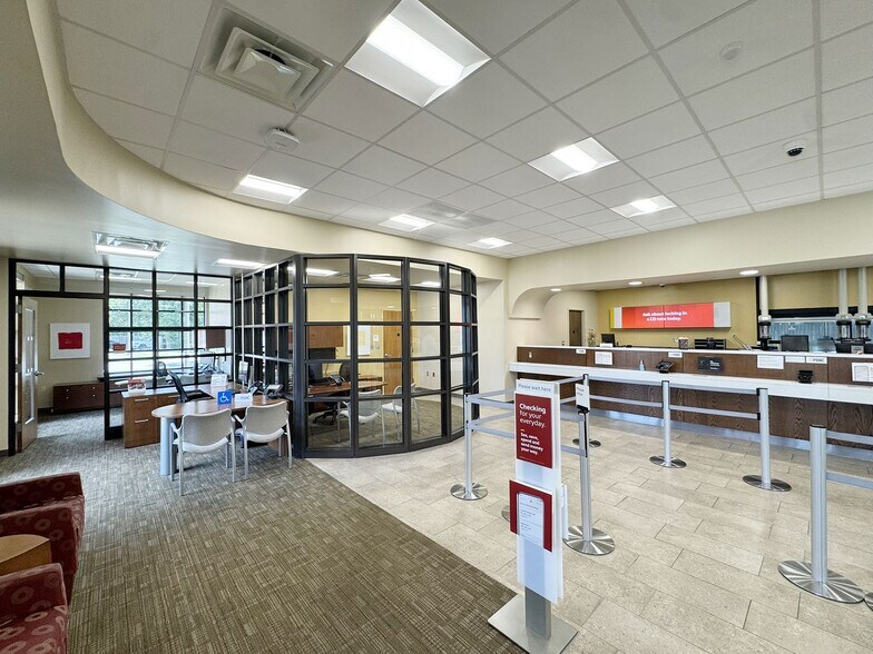 More Photos Of 81 S Airport Dr, Highland Springs Bank For Sale