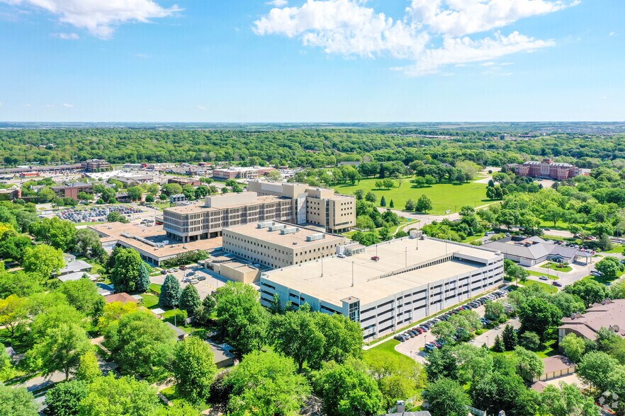 More Photos Of 575 S 70th St, Lincoln Medical For Lease