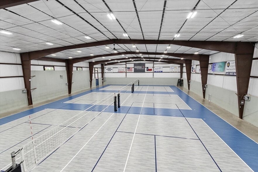 More Photos Of 12110 Old Montgomery Rd, Willis Light Distribution For Sale