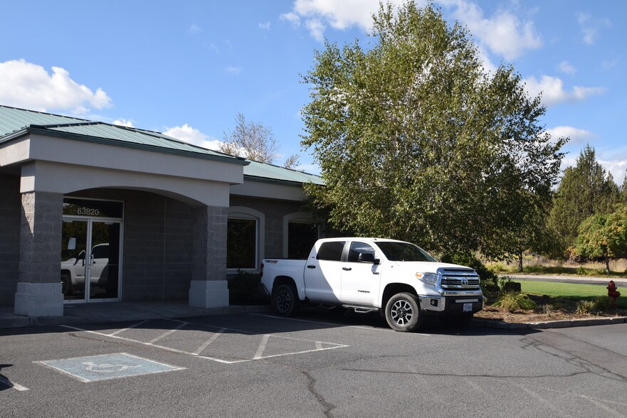 More Photos Of 63820 Clausen Rd, Bend Light Distribution For Sale