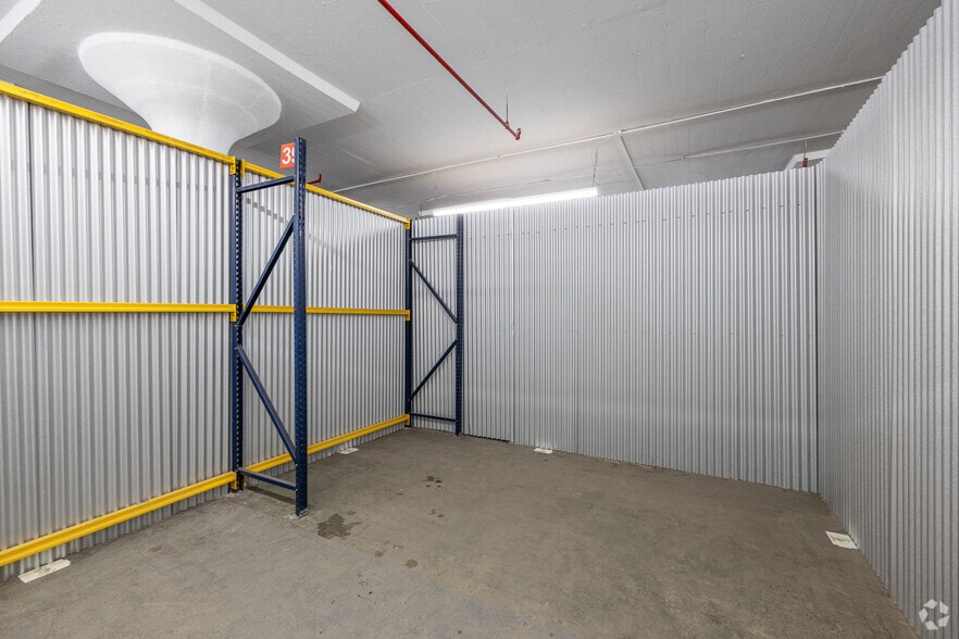 More Photos Of 59-00 Decatur St, Ridgewood Warehouse For Lease