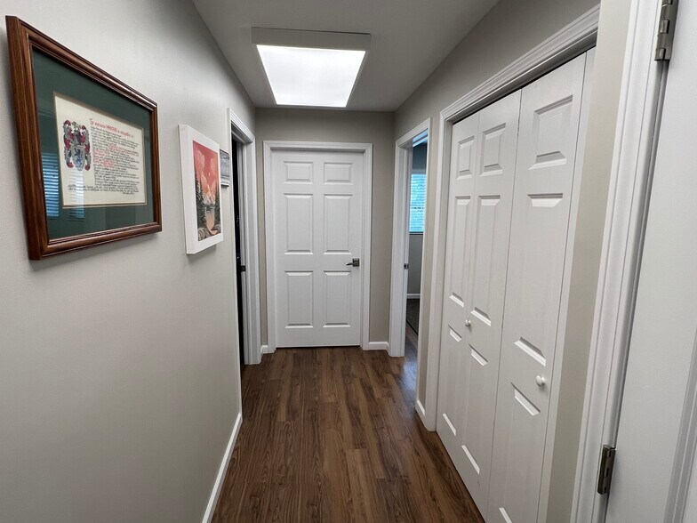 More Photos Of 1522 Oakhurst Dr, Charleston Office For Sale