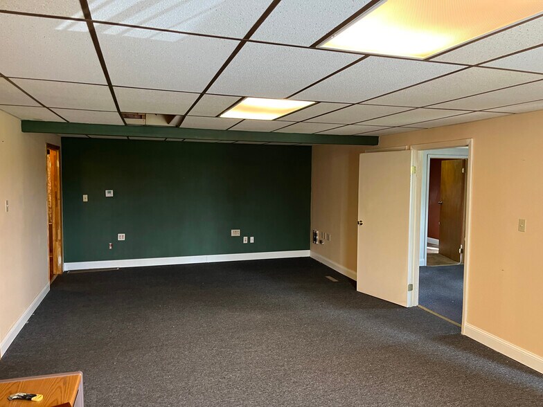 More Photos Of 928 French Rd, Buffalo Office For Sale